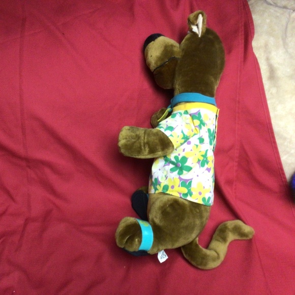 Toy, 17” SCOOBY DOO flower power stuffy - Picture 3 of 4